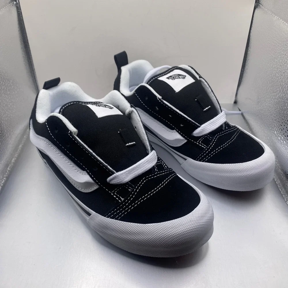 NEW Vans Knu Skool Black White Kids Size‎ 2.5 Low Top Skate Shoes Sneakers